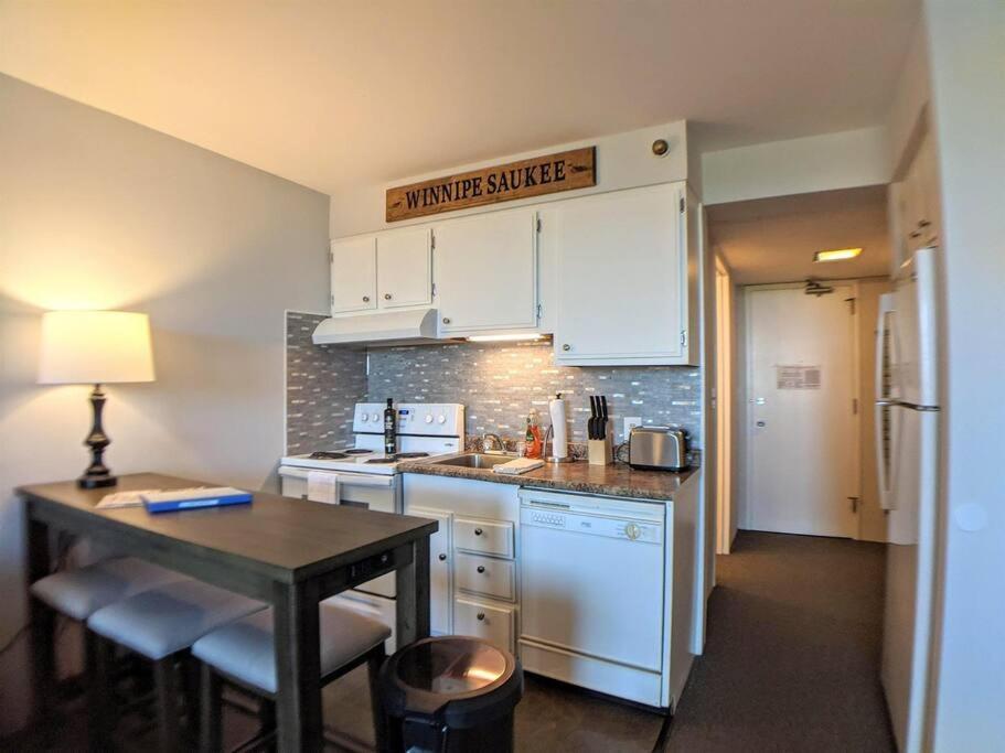 לקוניה Cute Cedar Lodge Studio With Balcony & Lake Views! מראה חיצוני תמונה